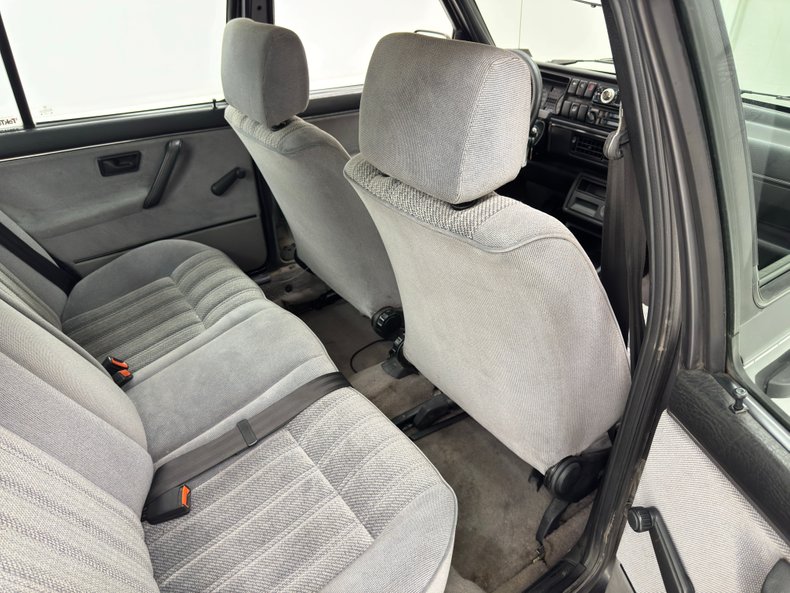 Volkswagen-Jetta-1991-Ascot-Gray-Metallic-Gray-40