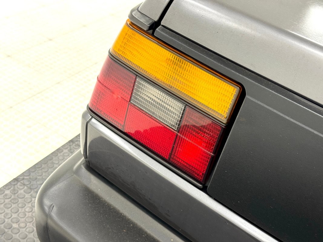 Volkswagen-Jetta-1991-Sedan-14