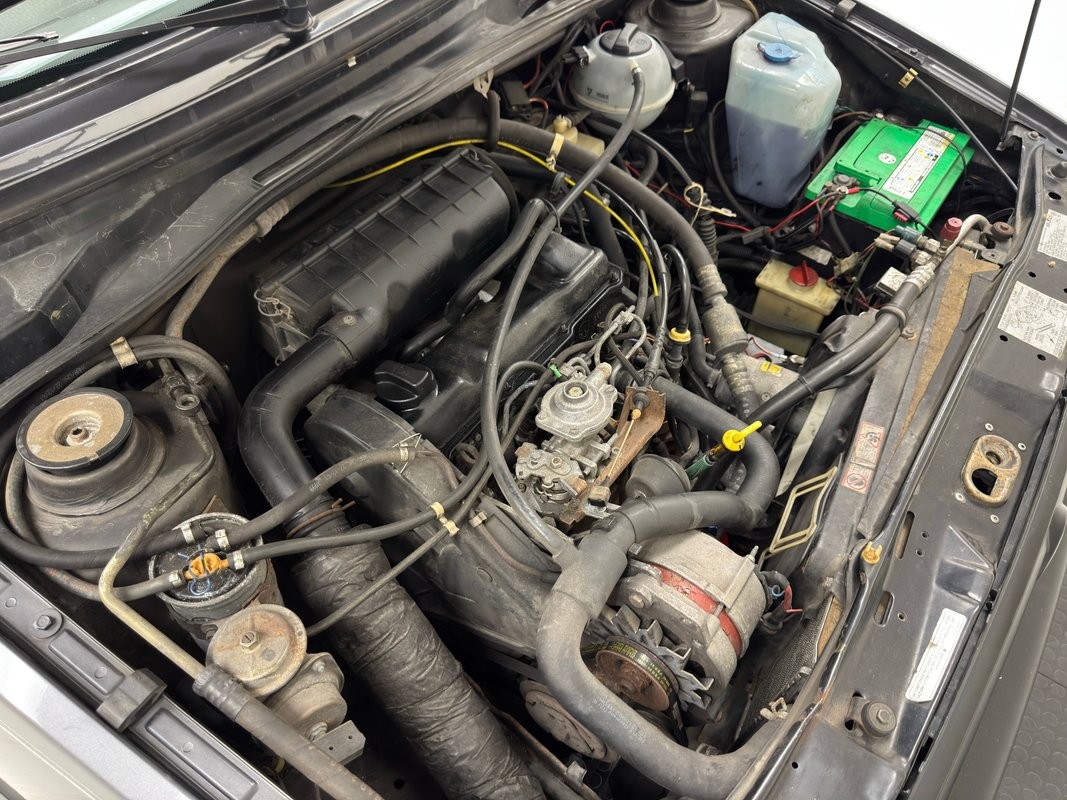 Volkswagen-Jetta-1991-Sedan-22