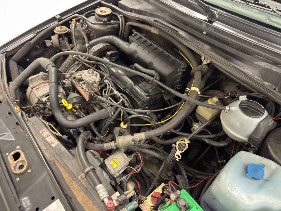 Volkswagen-Jetta-1991-Sedan-24