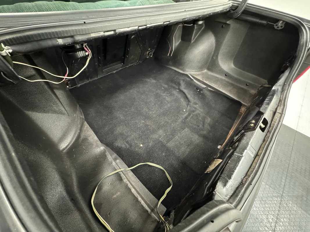 Volkswagen-Jetta-1991-Sedan-26