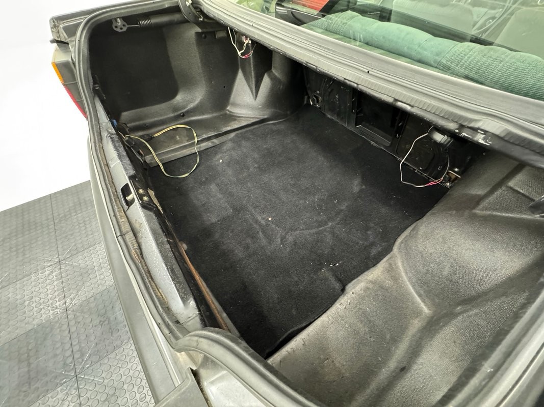 Volkswagen-Jetta-1991-Sedan-28