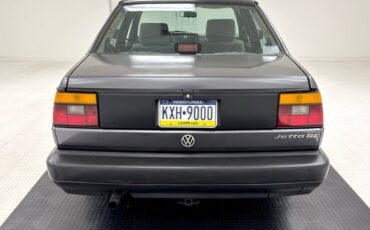 Volkswagen-Jetta-1991-Sedan-3