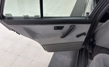 Volkswagen-Jetta-1991-Sedan-30