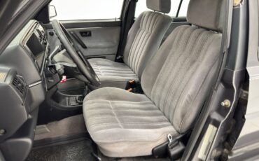 Volkswagen-Jetta-1991-Sedan-33