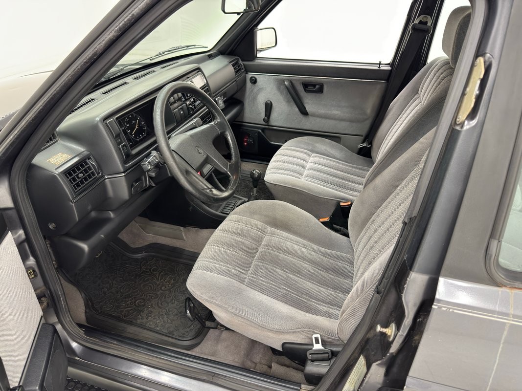 Volkswagen-Jetta-1991-Sedan-34