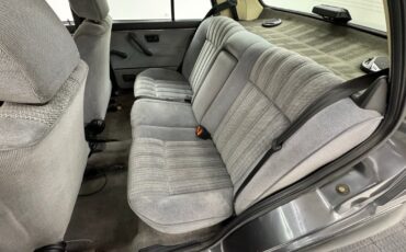 Volkswagen-Jetta-1991-Sedan-35
