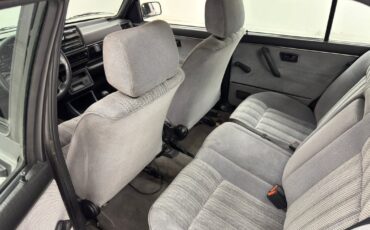 Volkswagen-Jetta-1991-Sedan-36