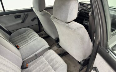 Volkswagen-Jetta-1991-Sedan-39