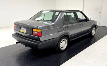 Volkswagen-Jetta-1991-Sedan-4