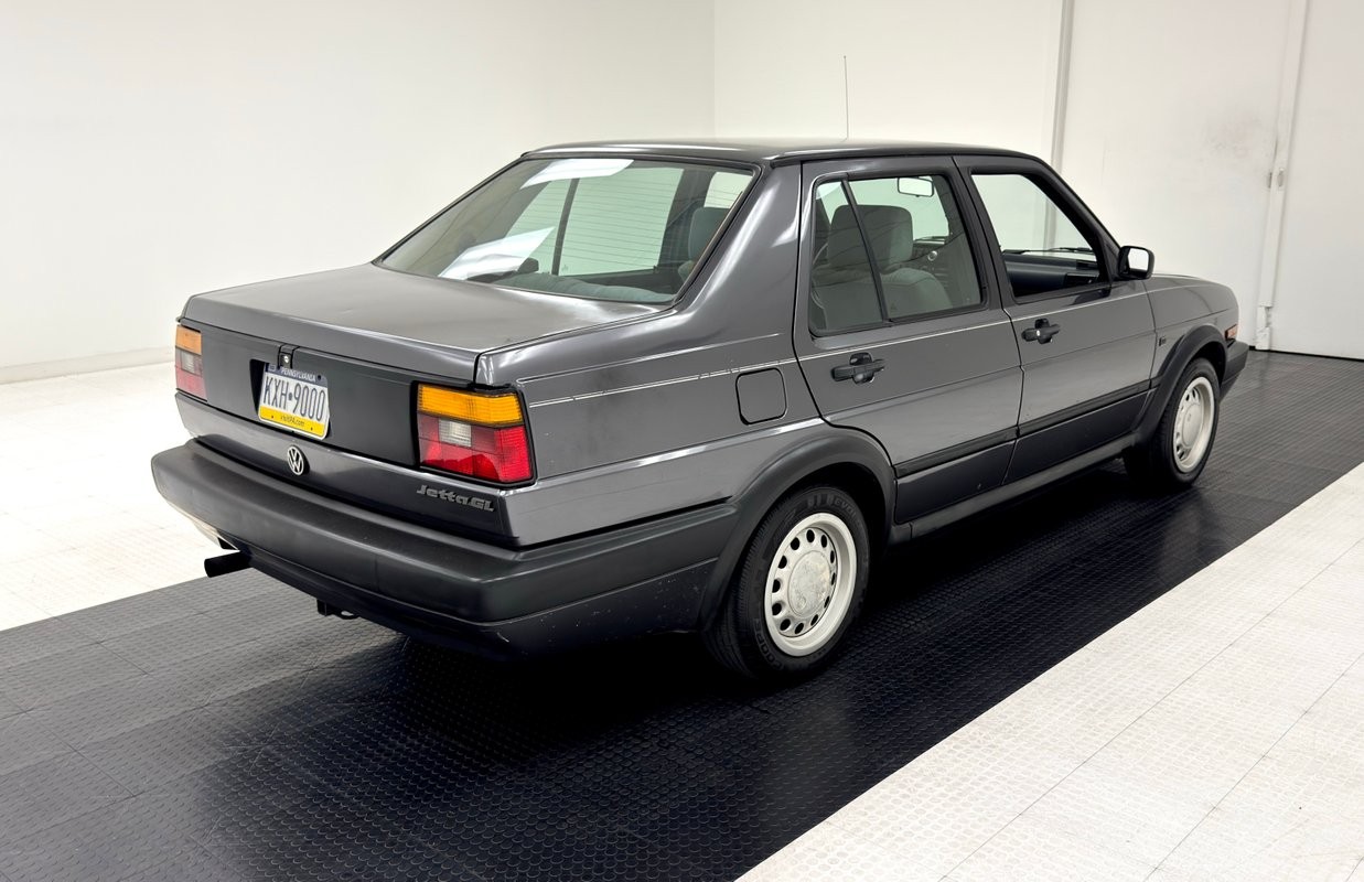 Volkswagen-Jetta-1991-Sedan-4