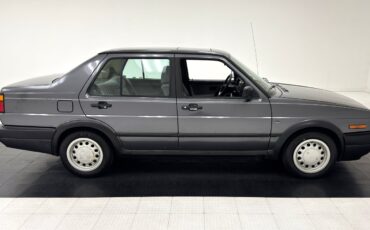 Volkswagen-Jetta-1991-Sedan-5