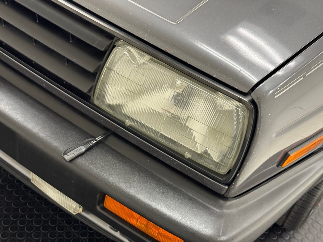 Volkswagen-Jetta-1991-Sedan-8