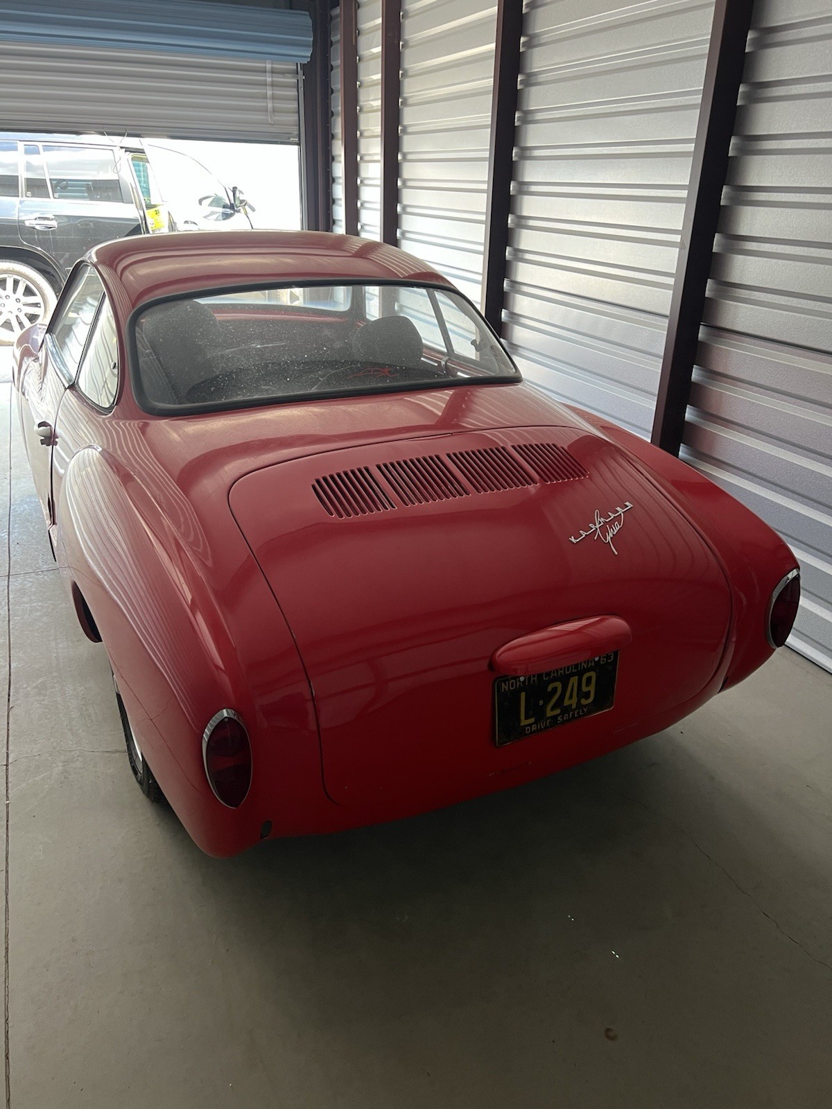Volkswagen-Karmann-Ghia-1963-Coupe-1