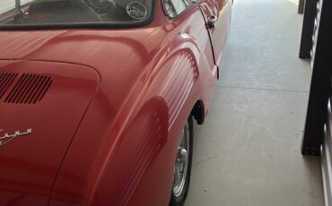 Volkswagen-Karmann-Ghia-1963-Coupe-2