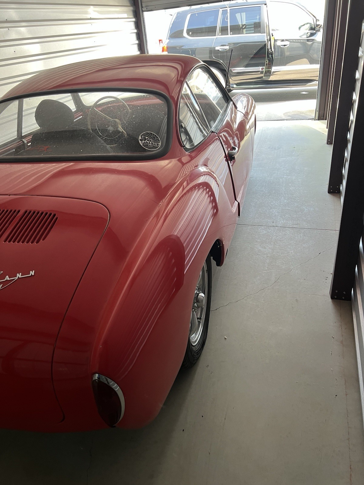 Volkswagen-Karmann-Ghia-1963-Coupe-2