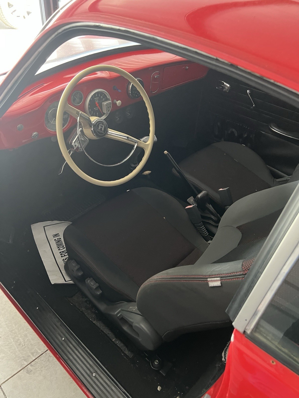 Volkswagen-Karmann-Ghia-1963-Coupe-3