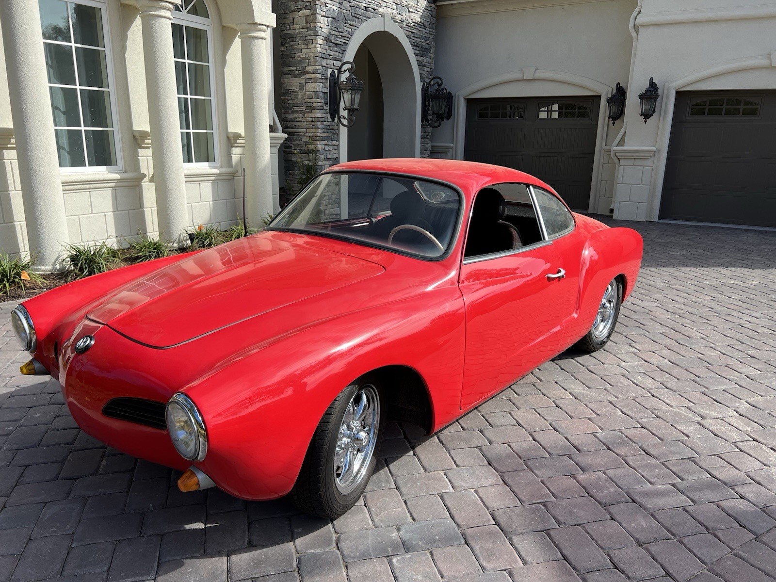 Volkswagen-Karmann-Ghia-1963-Coupe-8