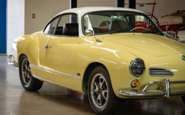 Volkswagen-Karmann-Ghia-1964-2-Door-Coupe-10