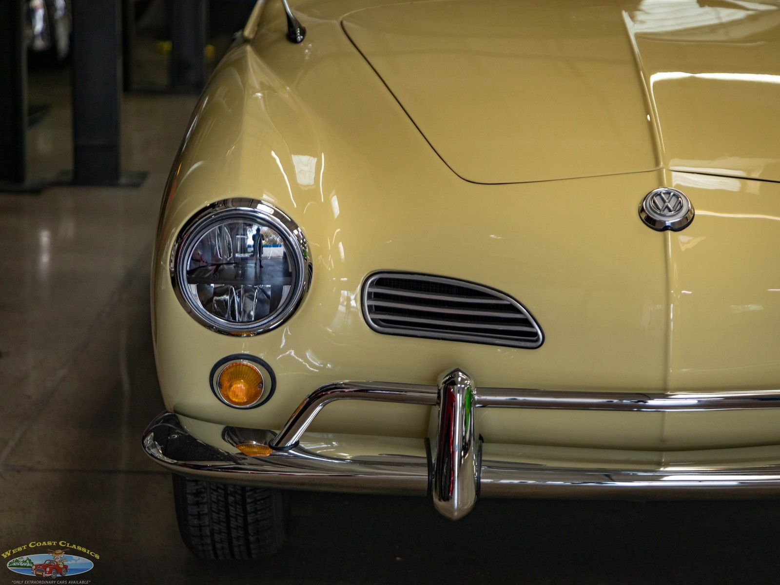 Volkswagen-Karmann-Ghia-1964-2-Door-Coupe-13