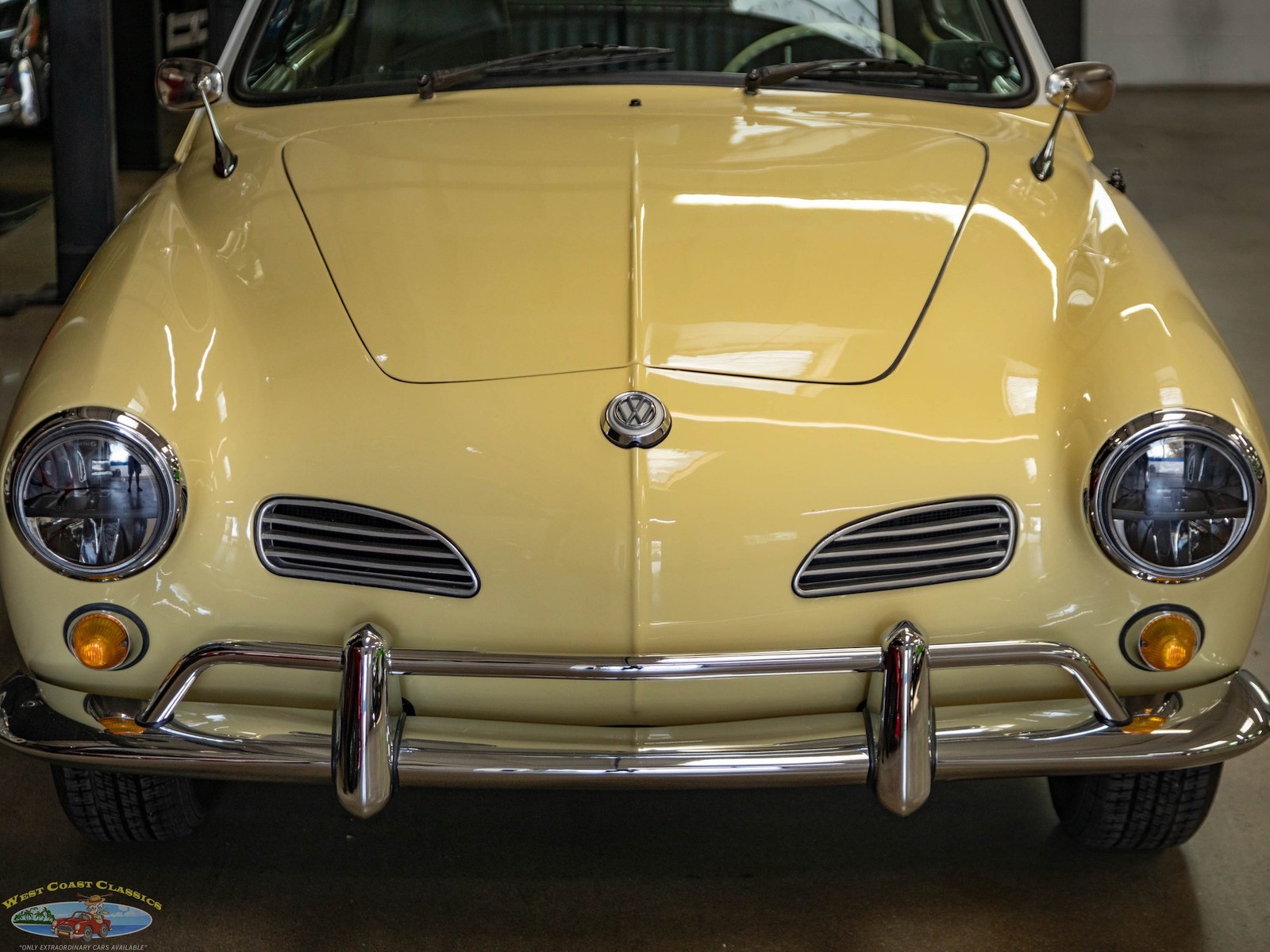 Volkswagen-Karmann-Ghia-1964-2-Door-Coupe-14