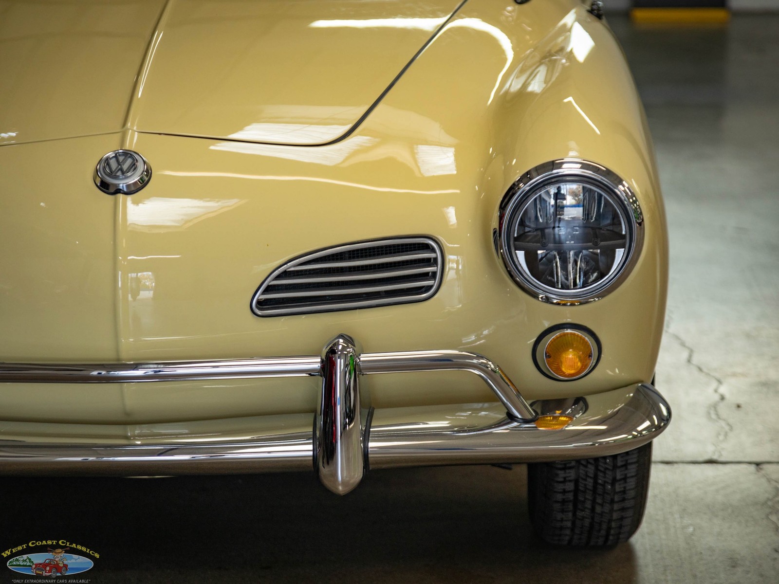 Volkswagen-Karmann-Ghia-1964-2-Door-Coupe-15