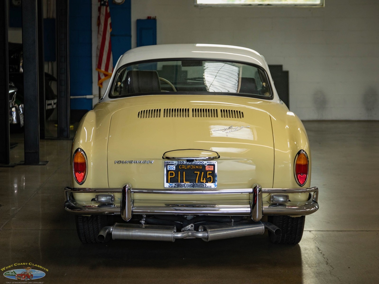 Volkswagen-Karmann-Ghia-1964-2-Door-Coupe-16
