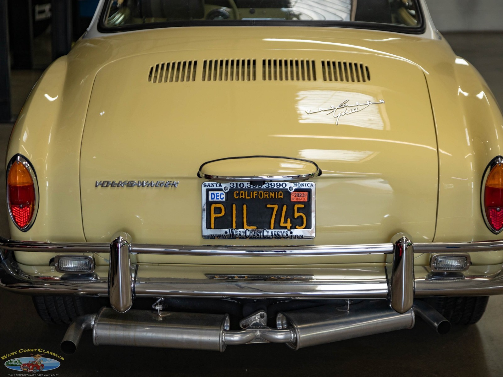 Volkswagen-Karmann-Ghia-1964-2-Door-Coupe-18