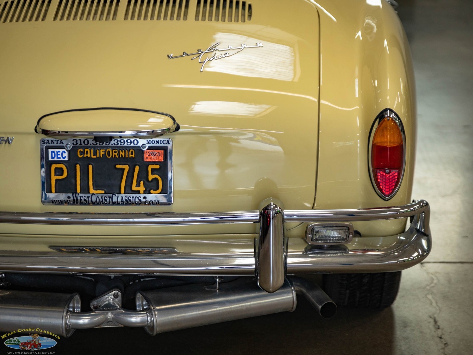 Volkswagen-Karmann-Ghia-1964-2-Door-Coupe-19