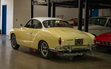 Volkswagen-Karmann-Ghia-1964-2-Door-Coupe-20