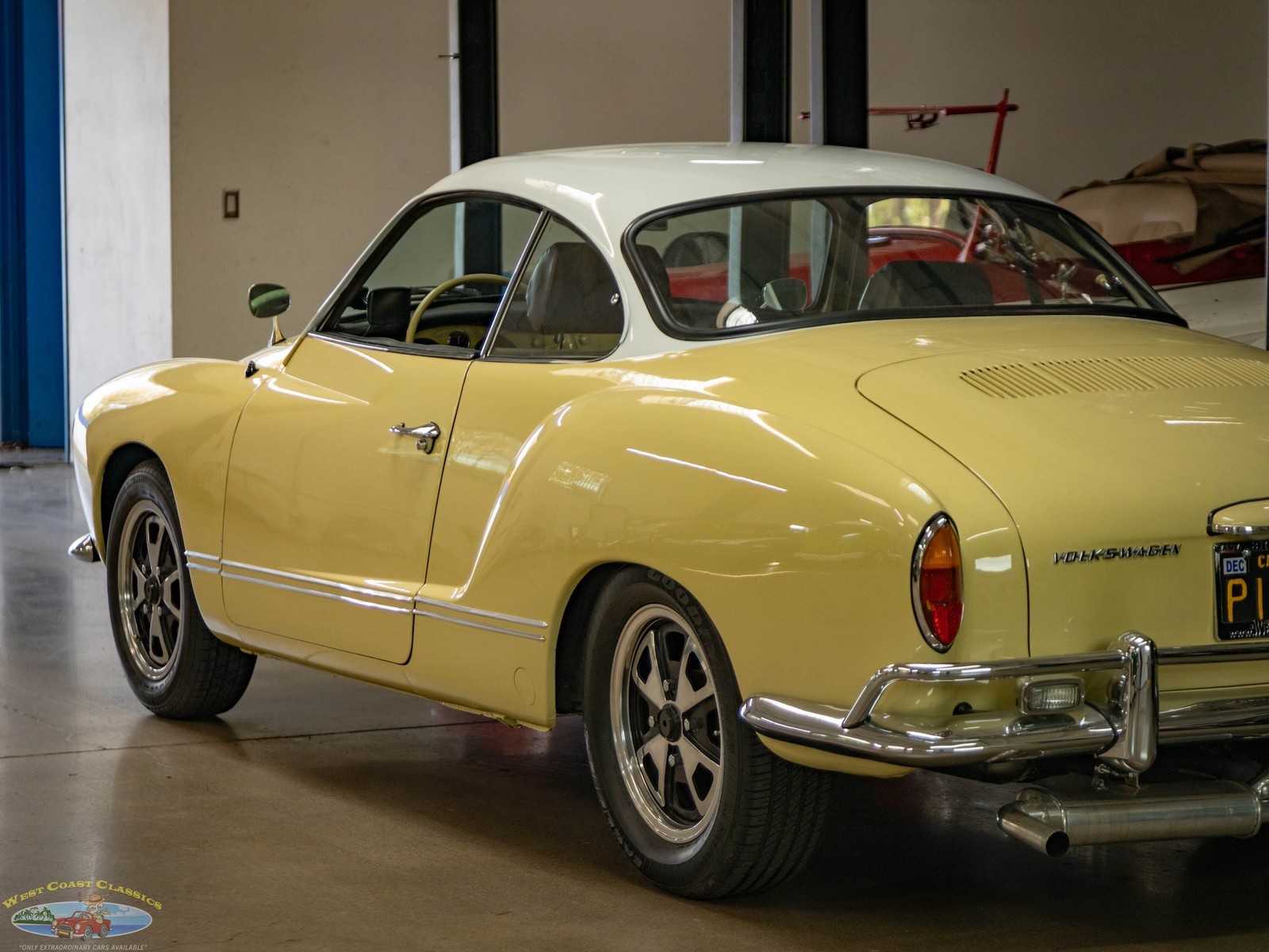 Volkswagen-Karmann-Ghia-1964-2-Door-Coupe-21