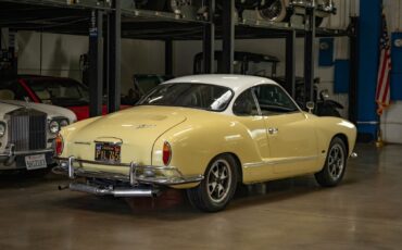 Volkswagen-Karmann-Ghia-1964-2-Door-Coupe-23
