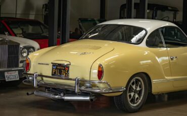 Volkswagen-Karmann-Ghia-1964-2-Door-Coupe-24