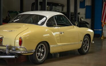 Volkswagen-Karmann-Ghia-1964-2-Door-Coupe-25