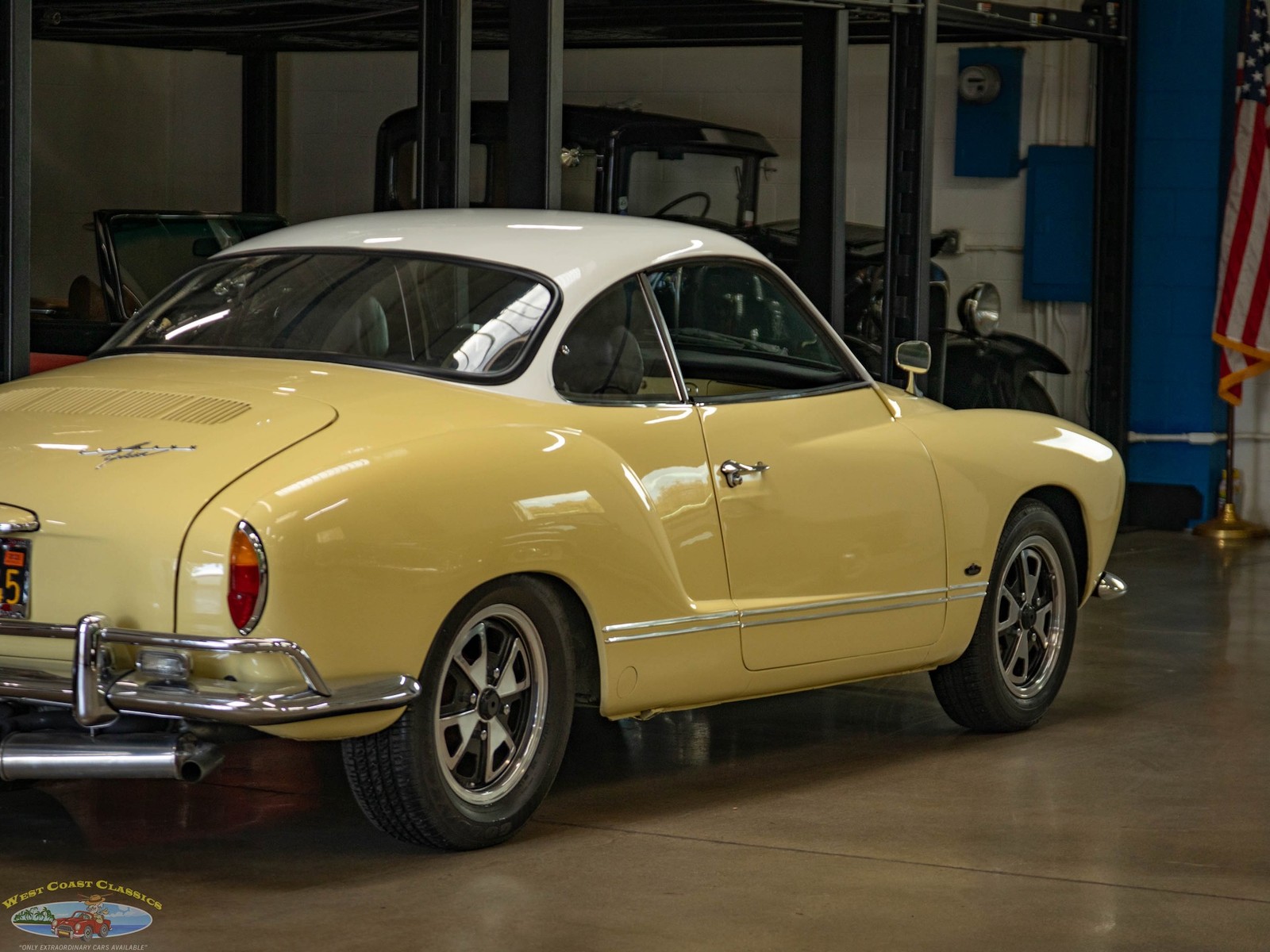 Volkswagen-Karmann-Ghia-1964-2-Door-Coupe-25