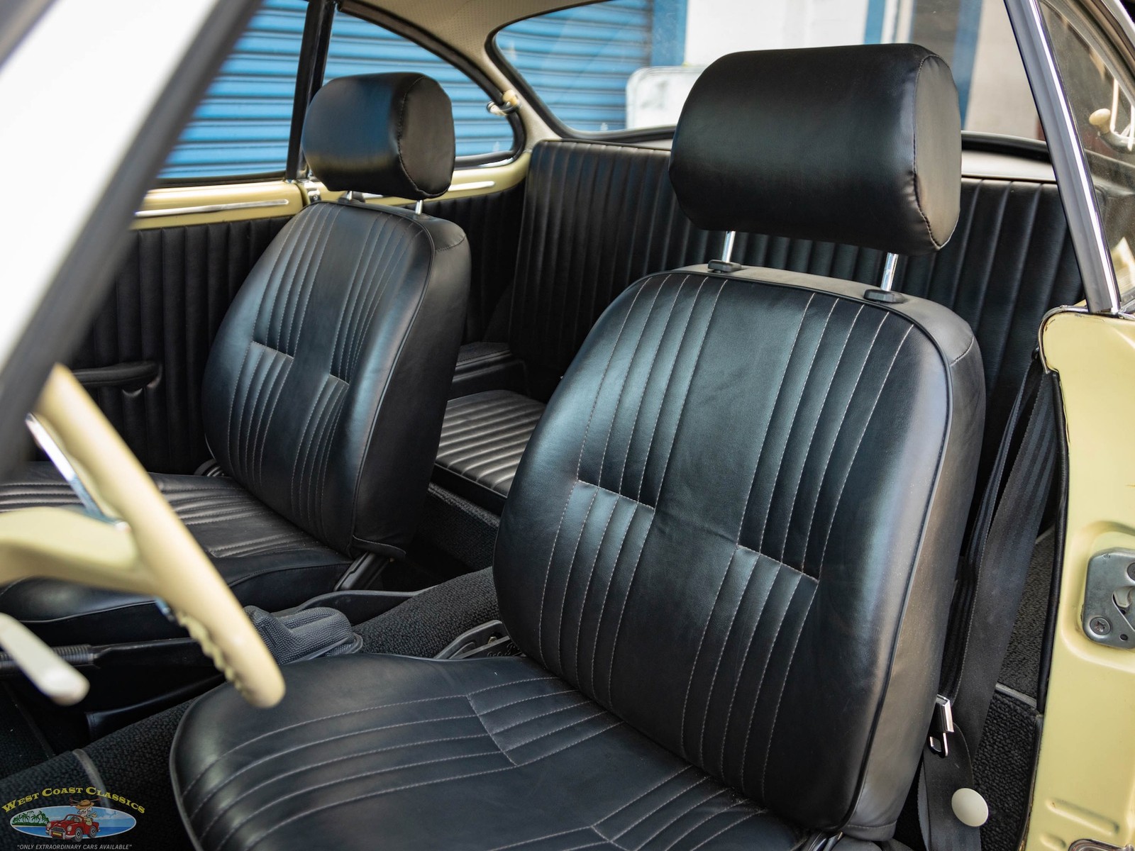 Volkswagen-Karmann-Ghia-1964-2-Door-Coupe-26