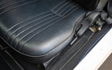 Volkswagen-Karmann-Ghia-1964-2-Door-Coupe-28