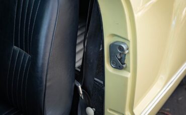 Volkswagen-Karmann-Ghia-1964-2-Door-Coupe-29