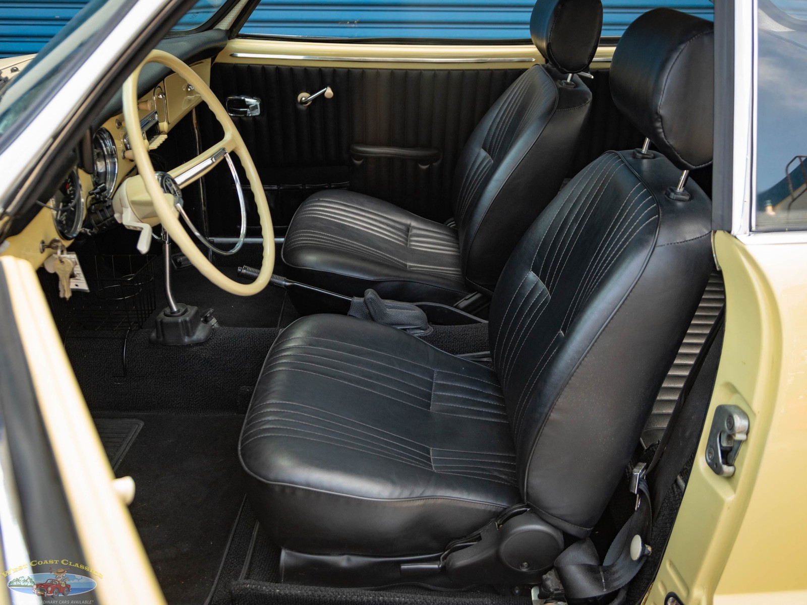 Volkswagen-Karmann-Ghia-1964-2-Door-Coupe-30