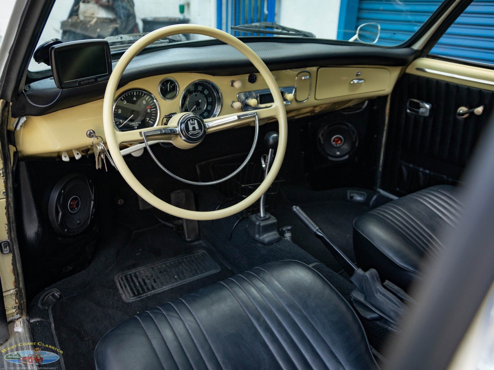 Volkswagen-Karmann-Ghia-1964-2-Door-Coupe-32