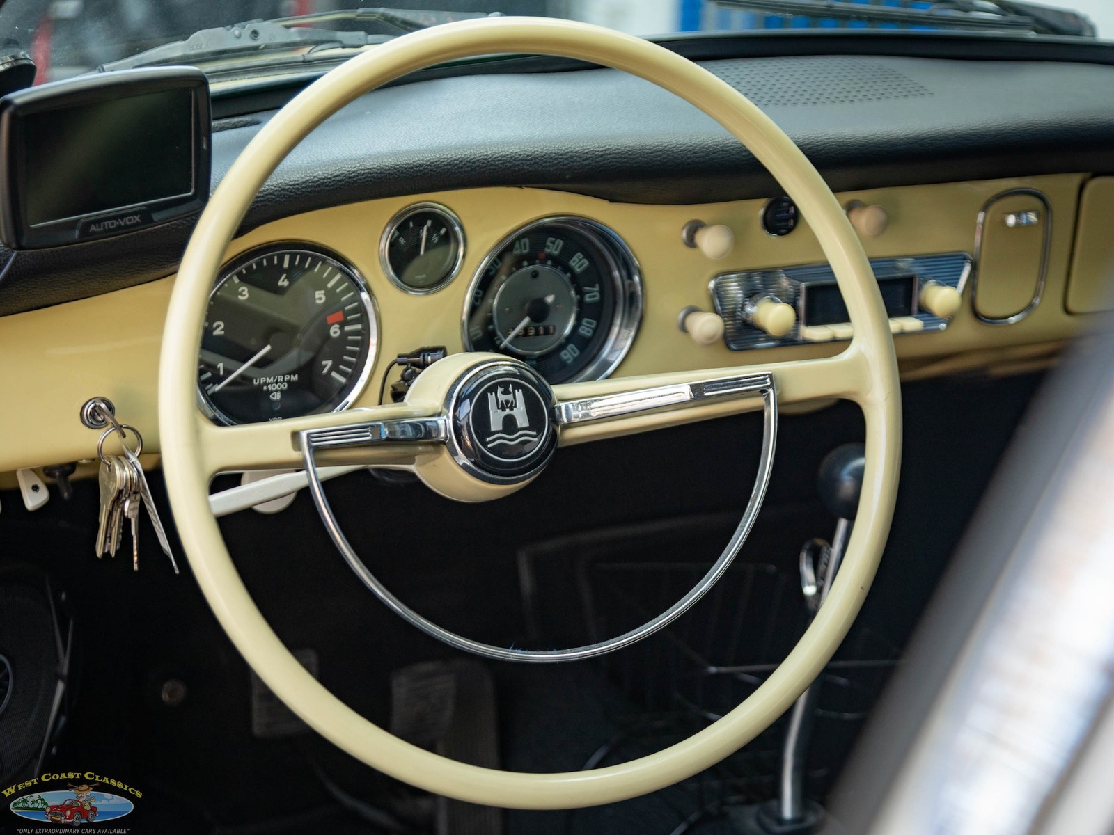 Volkswagen-Karmann-Ghia-1964-2-Door-Coupe-33
