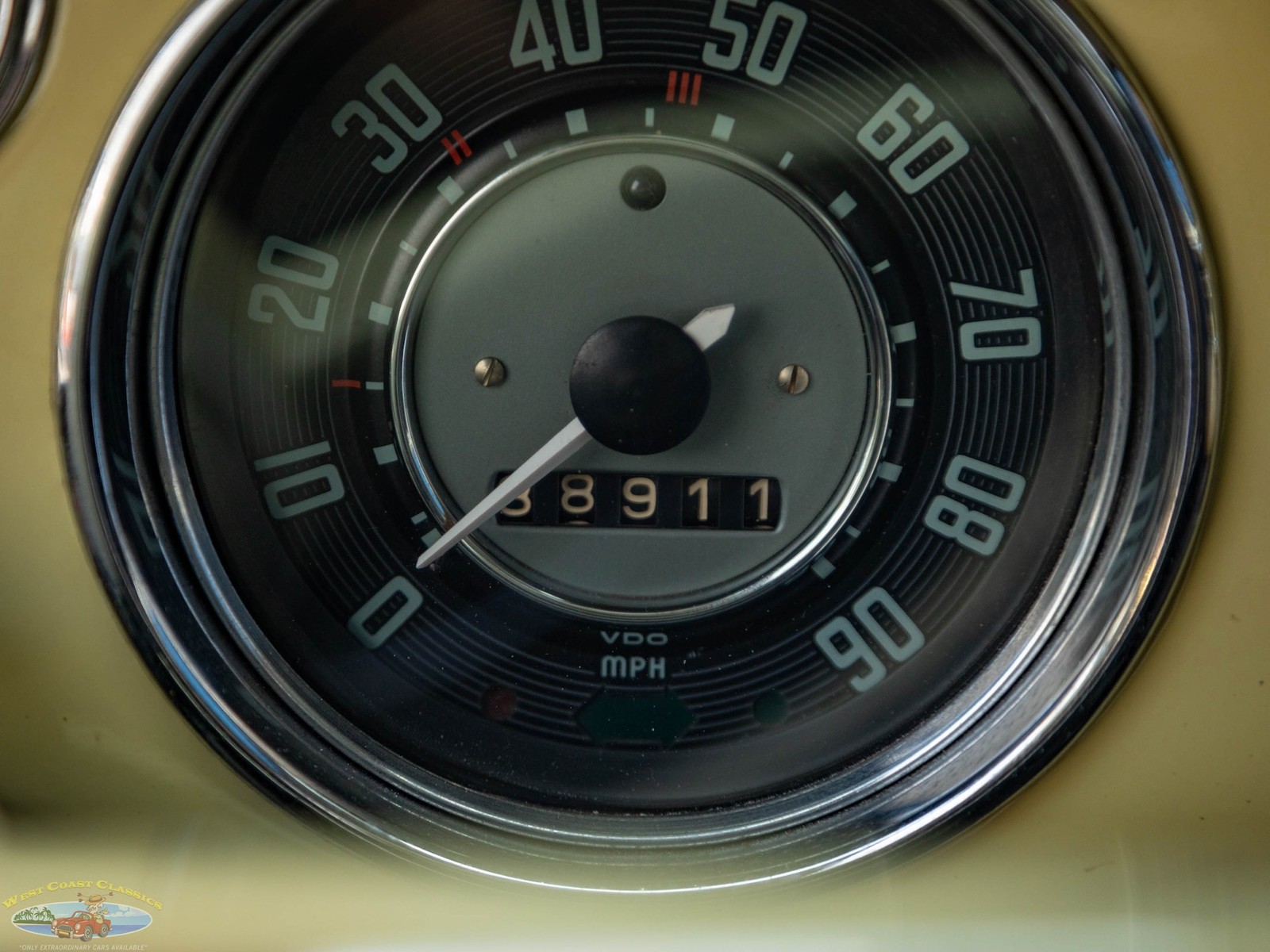 Volkswagen-Karmann-Ghia-1964-2-Door-Coupe-35