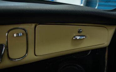 Volkswagen-Karmann-Ghia-1964-2-Door-Coupe-38