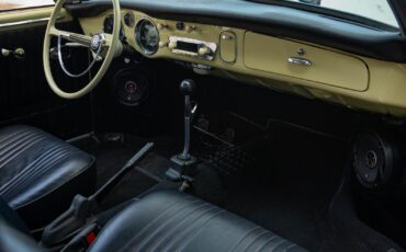 Volkswagen-Karmann-Ghia-1964-2-Door-Coupe-39