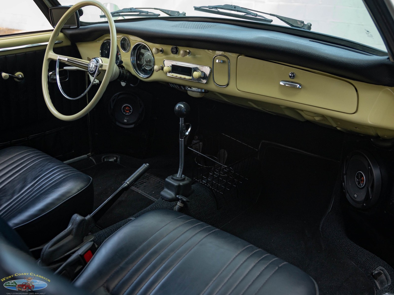 Volkswagen-Karmann-Ghia-1964-2-Door-Coupe-39