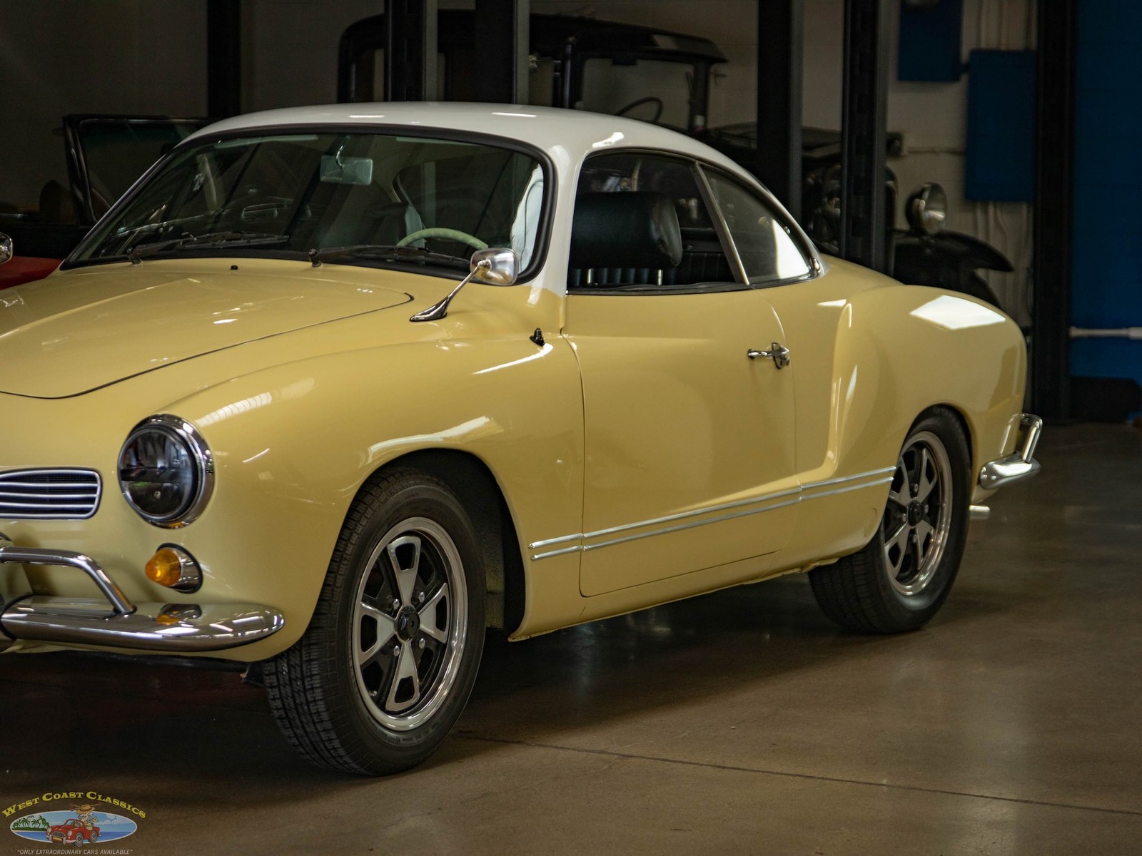 Volkswagen-Karmann-Ghia-1964-2-Door-Coupe-8