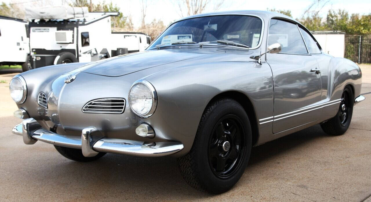 Volkswagen-Karmann-Ghia-1965-Coupe-1