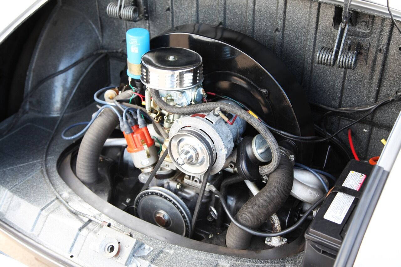 Volkswagen-Karmann-Ghia-1965-Coupe-19