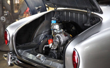 Volkswagen-Karmann-Ghia-1965-Coupe-2