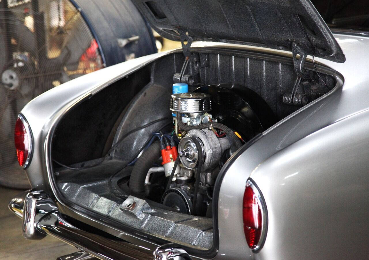 Volkswagen-Karmann-Ghia-1965-Coupe-2